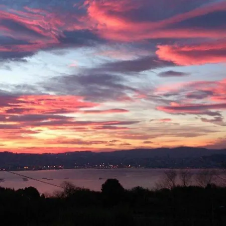 Itxi Y Jamin - Chalet Con Vistas A La Ria De Vigo