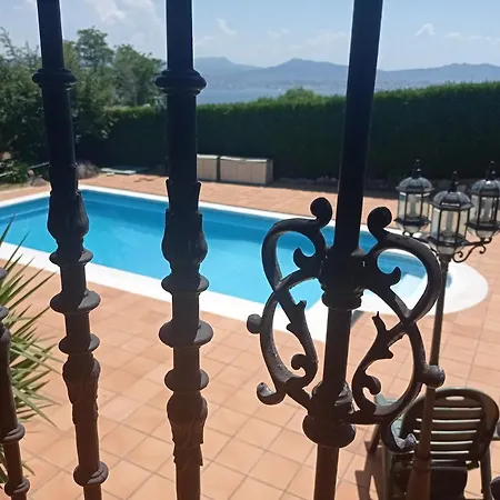 Itxi Y Jamin - Chalet Con Vistas A La Ria De Vigo